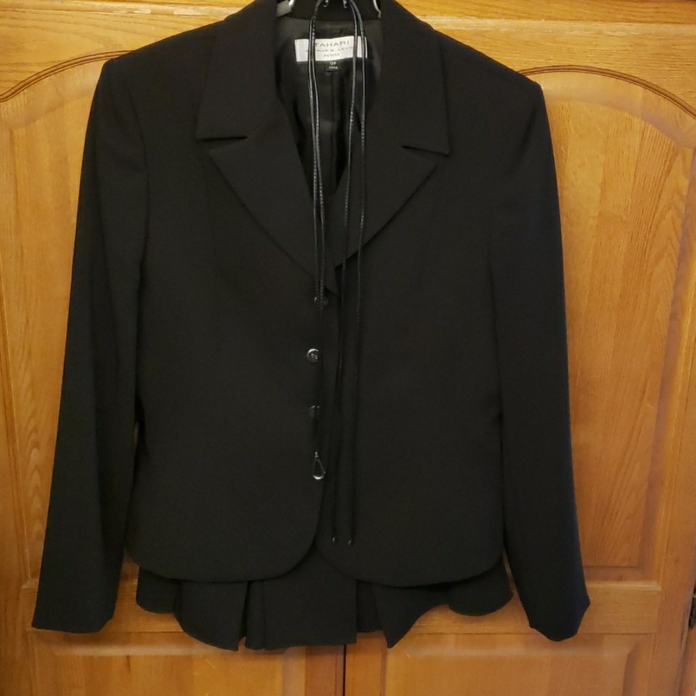 Tahari Arthur S. Levine dress suit